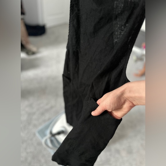 Chic Black Sleeveless Jumpsuit - Picture 2 of 5